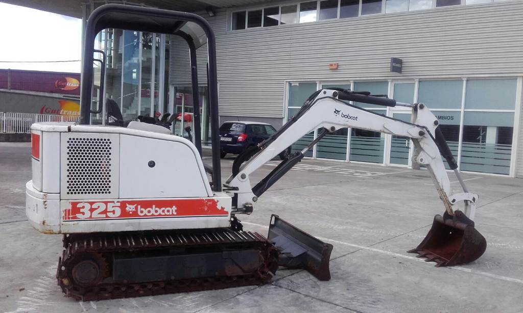 Bobcat 325 Photo